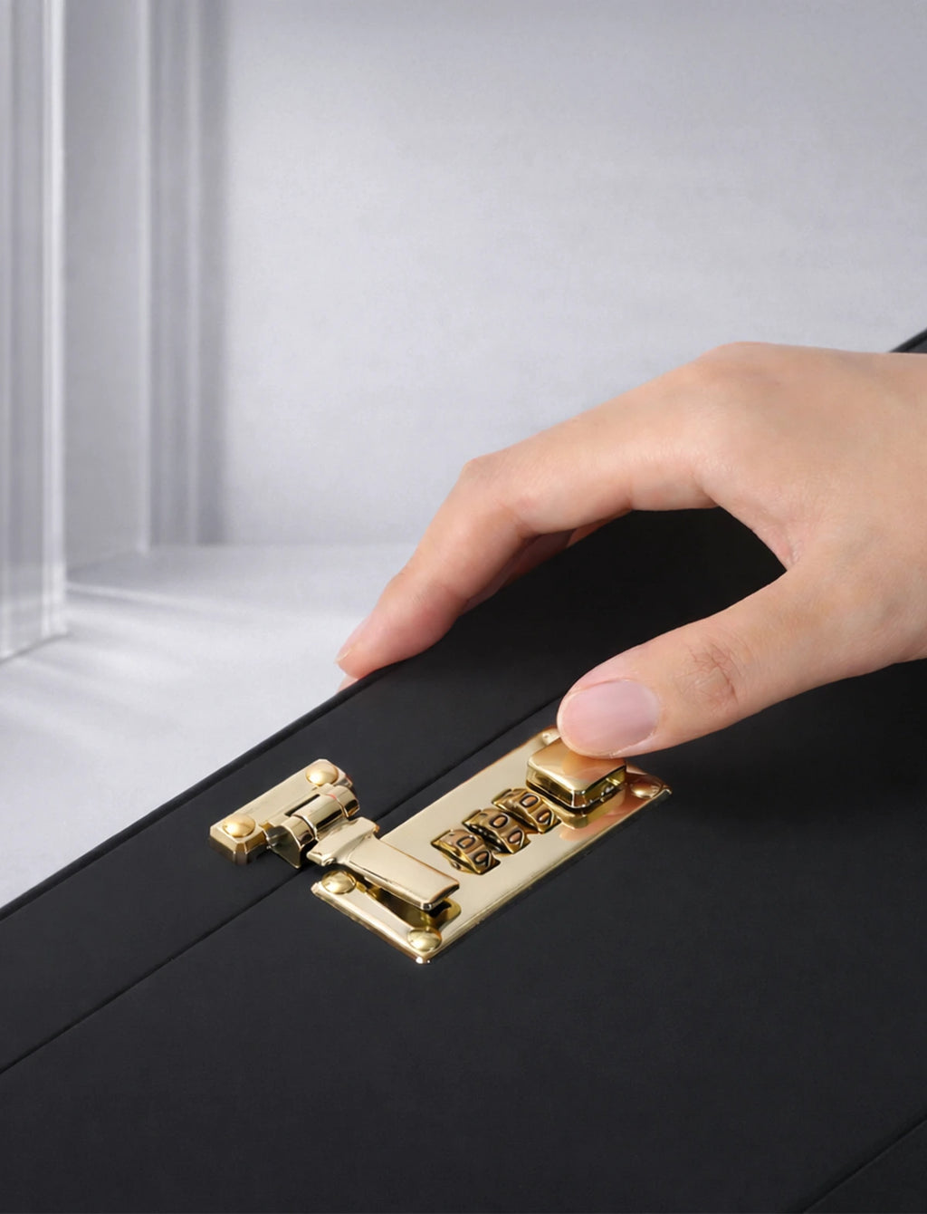 Le Coffret - Secure Storage Strap-on-me®
