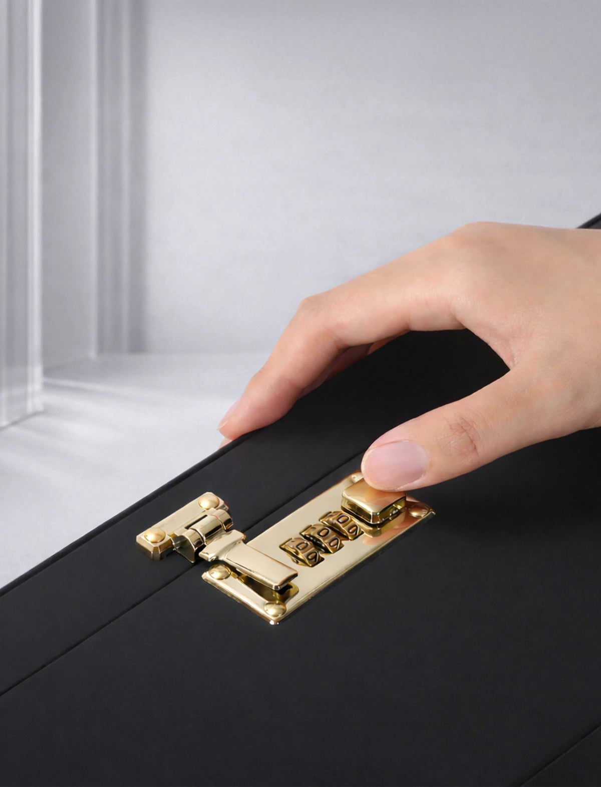Le Coffret - Secure Storage Strap-on-me®