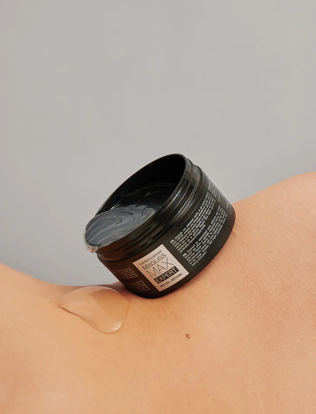 Mixgliss Max Expert Anal Intimate Gel texture on skin