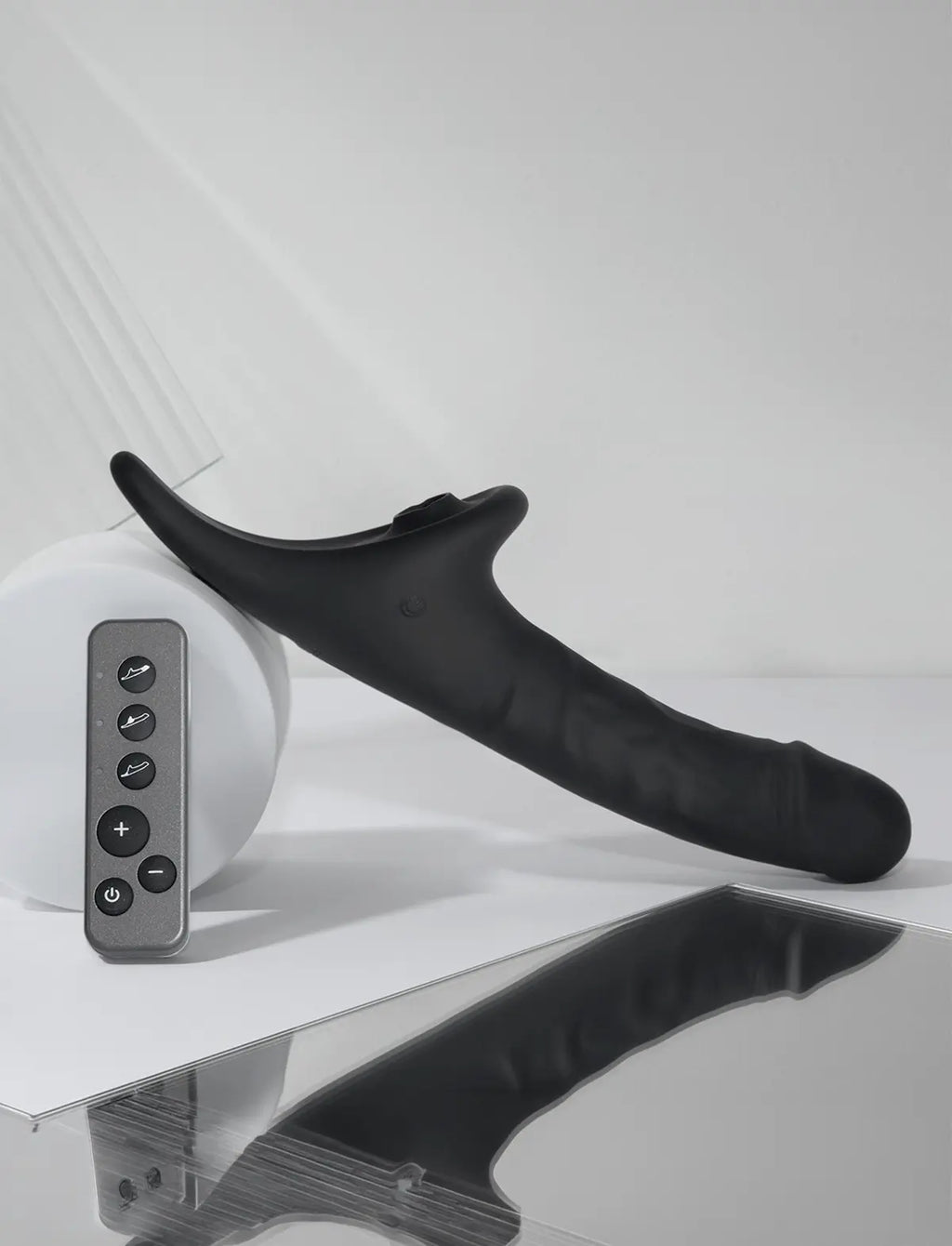 Dildo réaliste noir multi-orgasmes Strap-on-Me avec texture réaliste et finition lisse pour stimulation intense