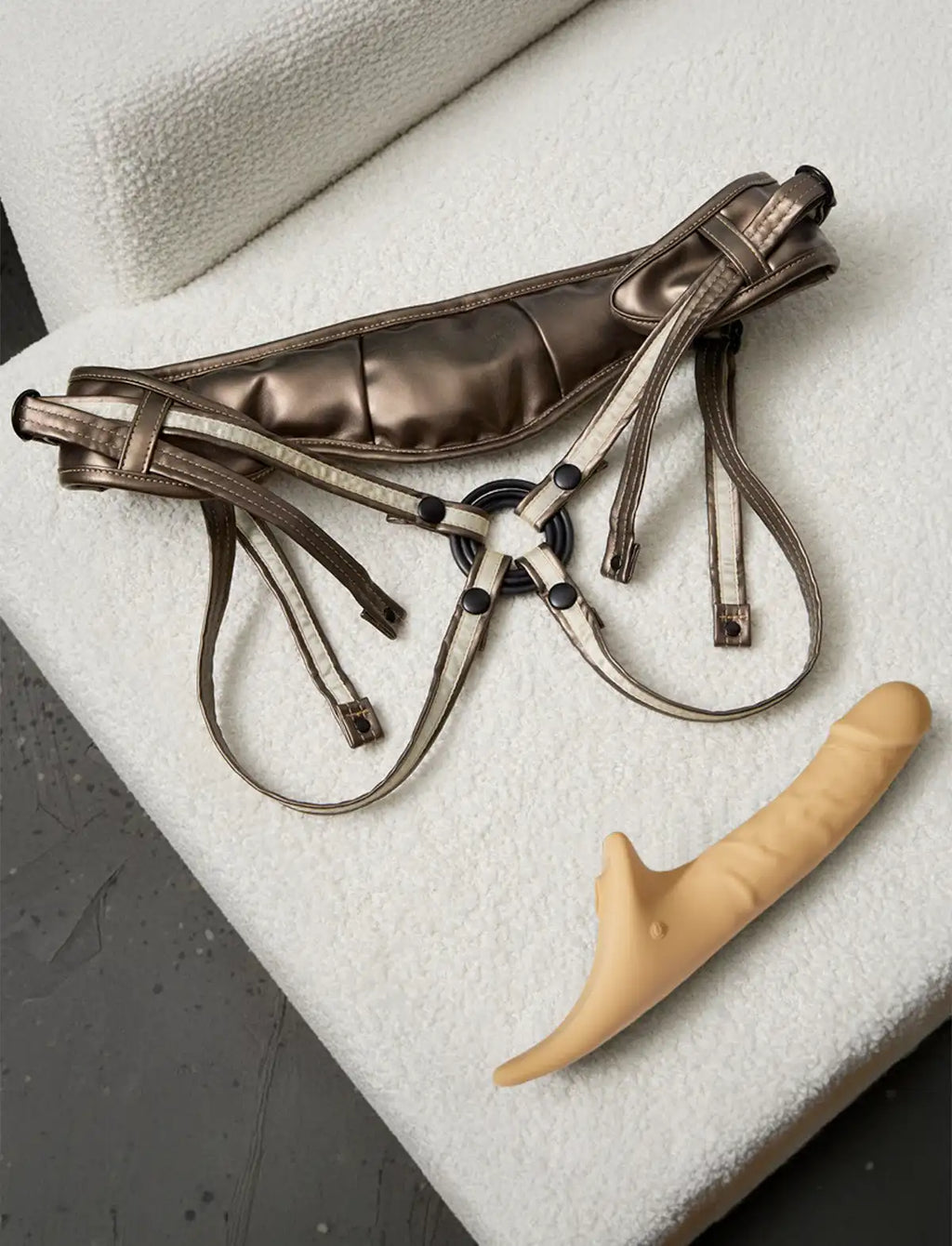 Dildo réaliste vanille multi-orgasmes Strap-on-Me avec texture réaliste et finition lisse pour stimulation intense