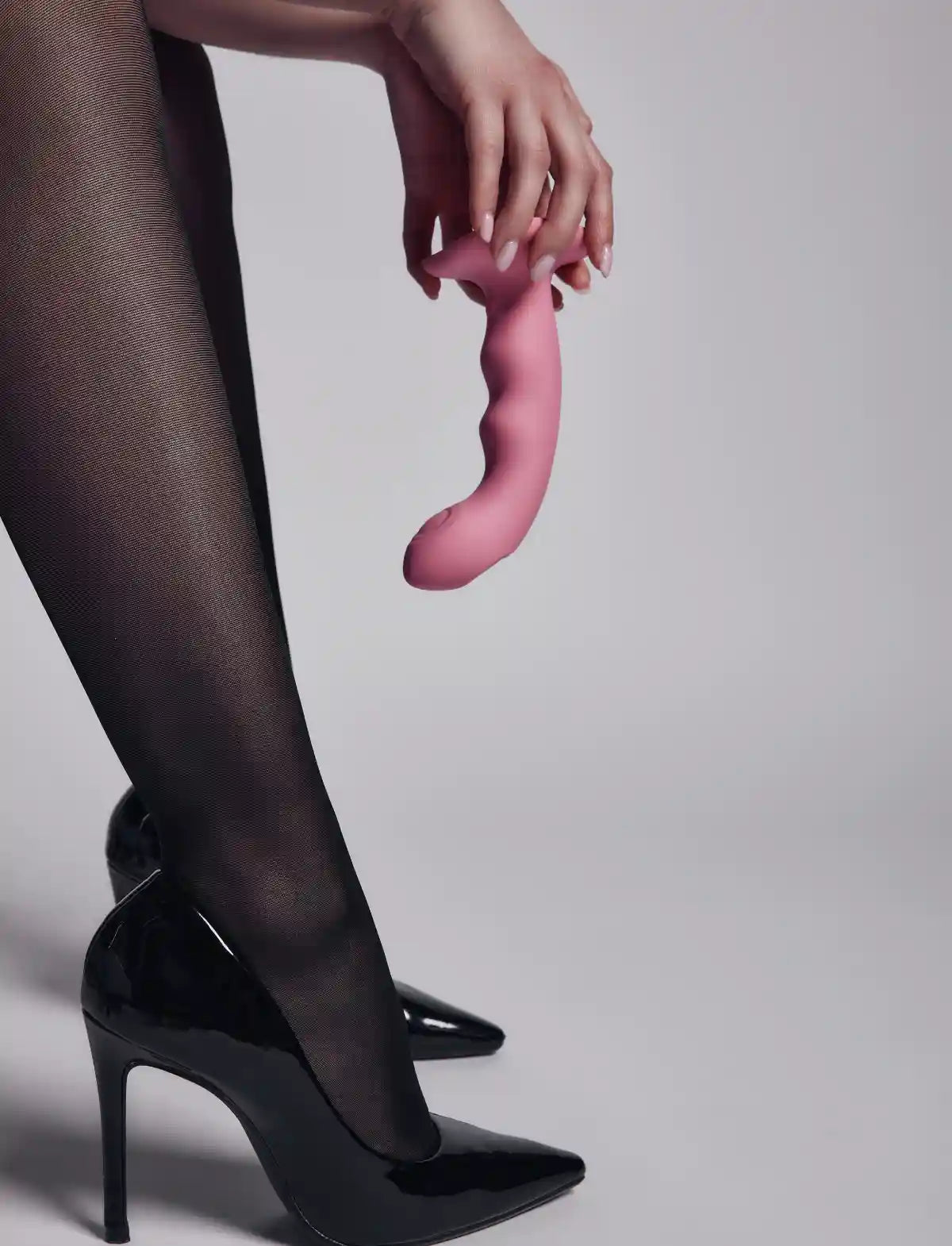 Vibrating tapping dildo wave, pink design, Strap-On-Me collection