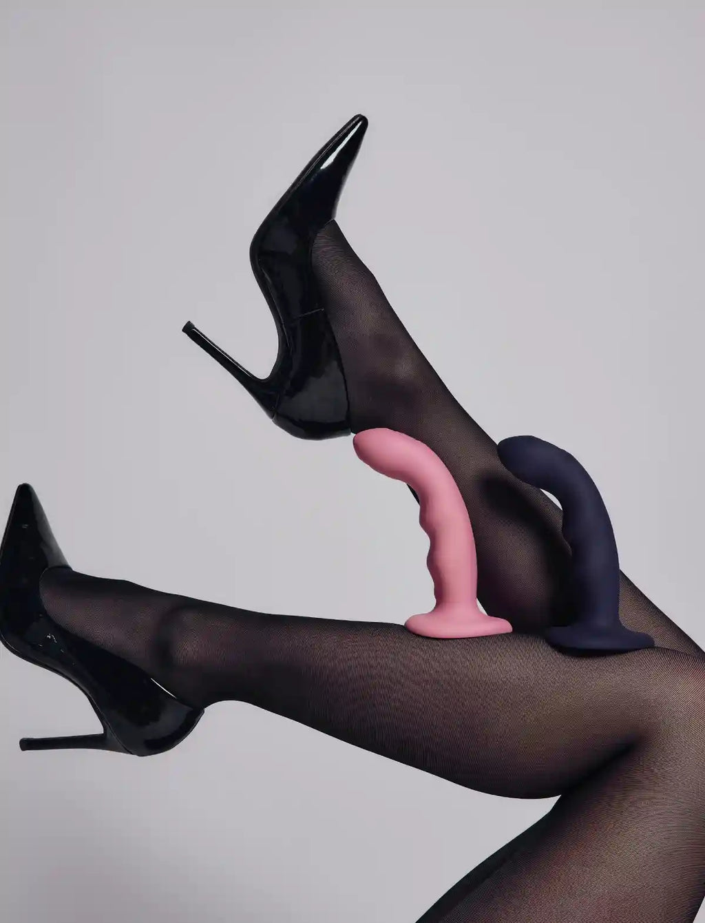 Vibrating tapping dildo wave, pink design, Strap-On-Me collection