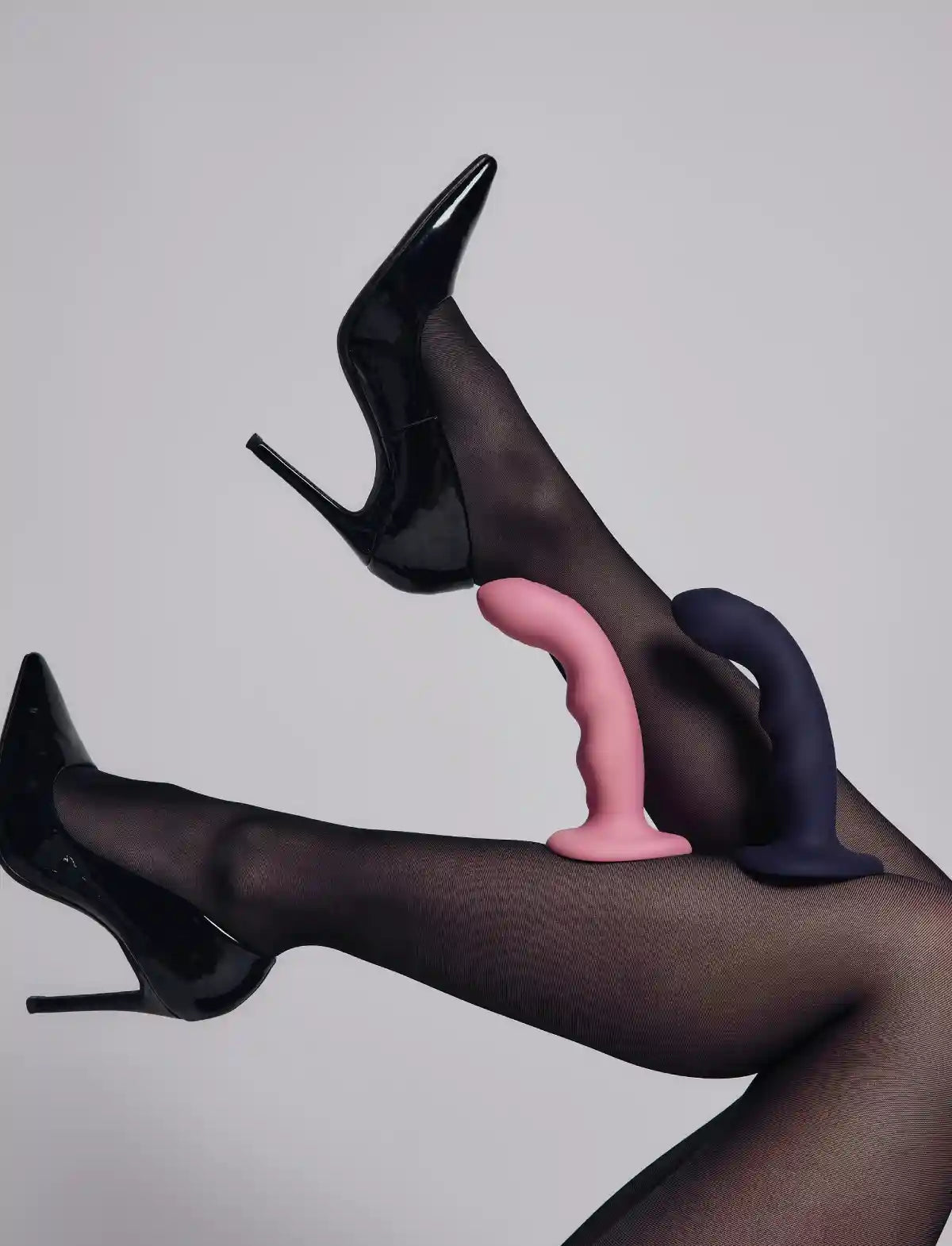 Vibrating tapping dildo wave, pink design, Strap-On-Me collection